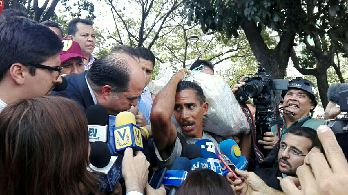 Diputado Olivares denuncia presunta irrupción violenta en el Hospital Vargas