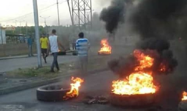 http://www.descifrado.com/wp-content/uploads/2019/12/Protestas-en-Ciudad-Bol%C3%ADvar-por-falta-de-combustible.jpg