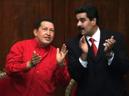 Venezuelan President Hugo Chavez (L) and