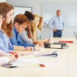 Studenten lernen in Universität