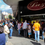 Colas por comida automercados Luz de Chacao 30-12-2019