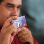 Maduro-con-el-carnet