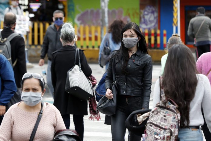 Economía brasileña caerá 6,4% en 2020 por pandemia