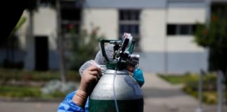 Perú declarará "interés nacional" oxígeno en lucha contra virus y alista importación