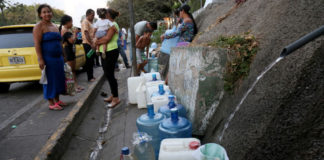 sin servicio de agua