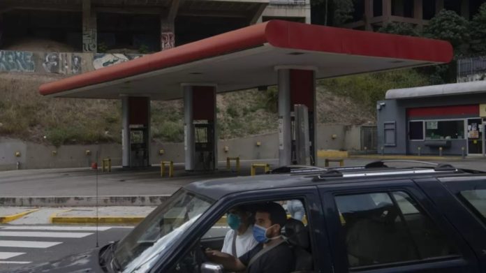 Argus: Reservas de gasolina de Venezuela se encuentran en niveles críticos