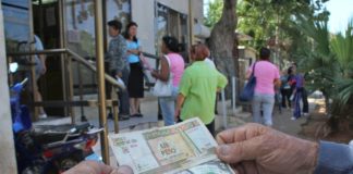 Cuba promueve el uso del dólar en un intento por rescatar su economía