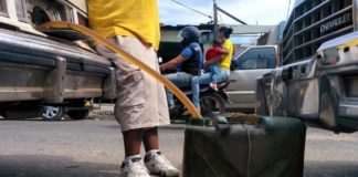 Comerciantes en Táchira trabajan con gasolina de Colombia, detalló la diputada Karim Vera