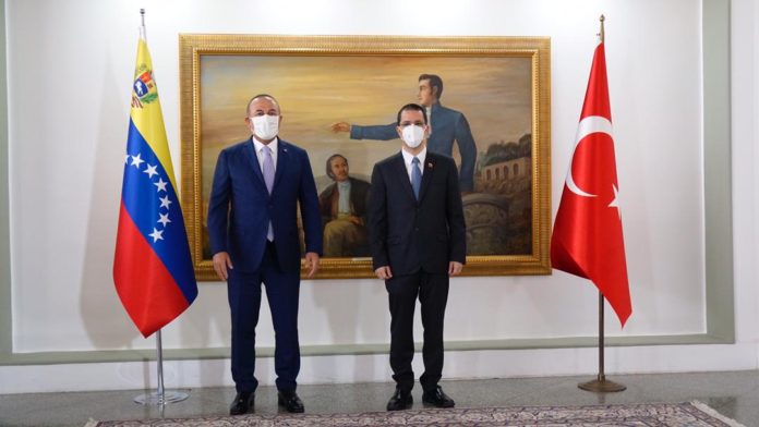 Venezuela y Turquía firman nuevos acuerdos para la construcción de viviendas y un hospital