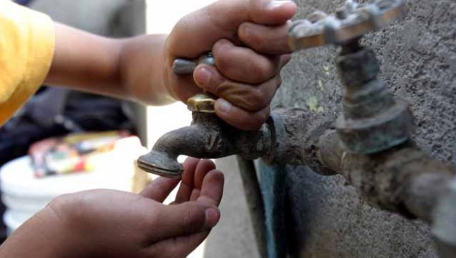 Persisten fallas en el suministro de agua potable en