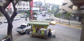 Buhoneros de comida rápida comenzaron a realizar ajustes sobre el millón de bolívares