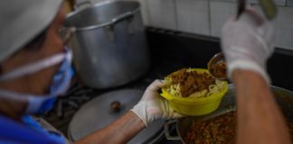 Peligra red de comedores que beneficia a 25 mil niños venezolanos