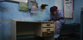 Enfermeros en Venezuela piden insumos a cada paciente para poder atenderlos