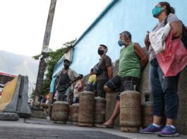 En dólares y bolívares, esto pagan los venezolanos por una bombona de gas, según el OVF