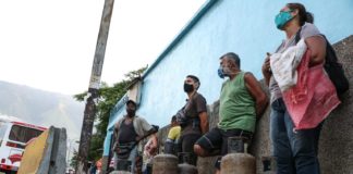 En dólares y bolívares, esto pagan los venezolanos por una bombona de gas, según el OVF