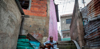 Música para rescatar vidas en el barrio más grande y peligroso de Venezuela (Fotos)