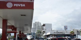 Escasez de gasolina y crisis económica ahogan al sector turismo en Venezuela