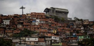 Venezuela: 4.000 años de trabajo para comprar una casa