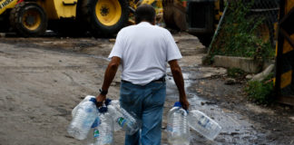 Los venezolanos dicen que los servicios en el país son caros y malos