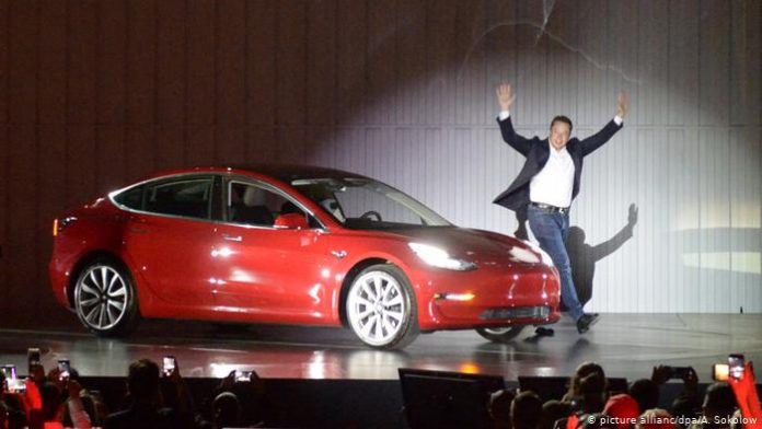 Elon Musk aceptará Bitcoin para comprar automóviles Tesla en todo el mundo