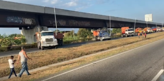 Gandoleros amotinados trancan la autopista Regional del Centro por falta de gasolina