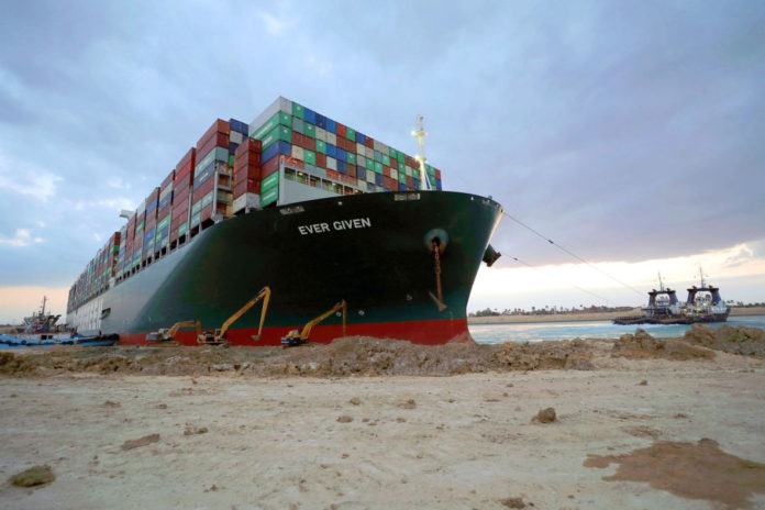 La autoridad del Canal de Suez dijo que el rezago causado por el bloqueo terminó