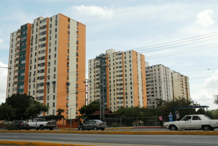 En los condominios 