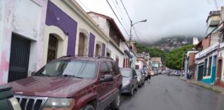 Vuelven las colas para cargar combustible en Caracas