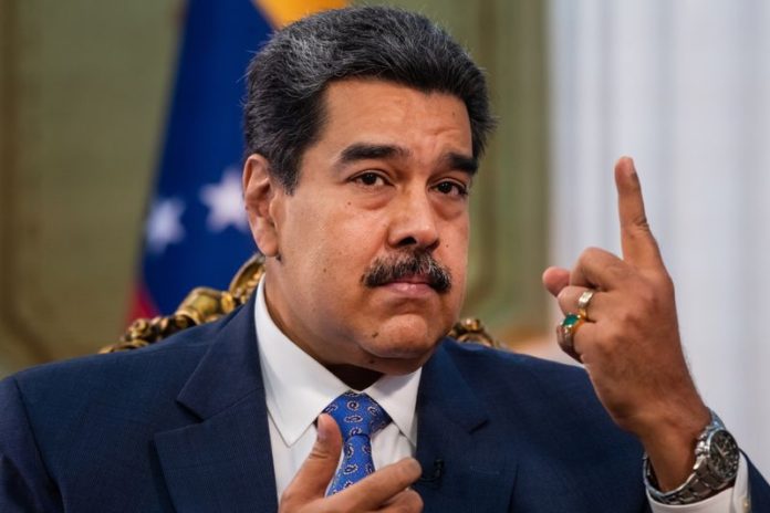 Maduro pide inversiones extranjeras durante entrevista a Bloomberg