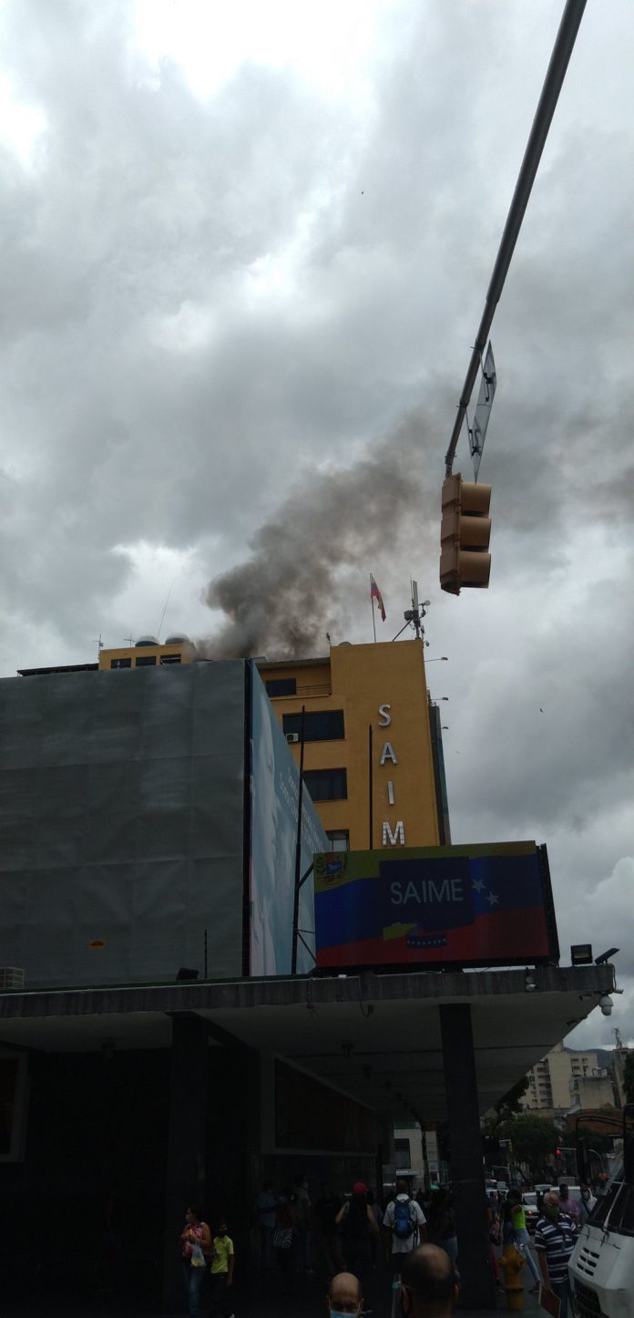 Se generó un incendio en la sede principal del Saime en Caracas (+fotos)