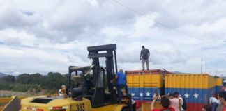 Remueven los contenedores en la frontera entre Colombia y Venezuela
