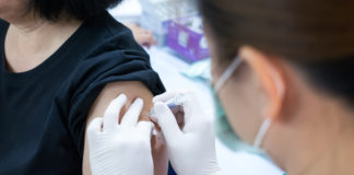 Personas mayores de 12 años podrán vacunarserse sin cita en dos cadenas farmacéuticas