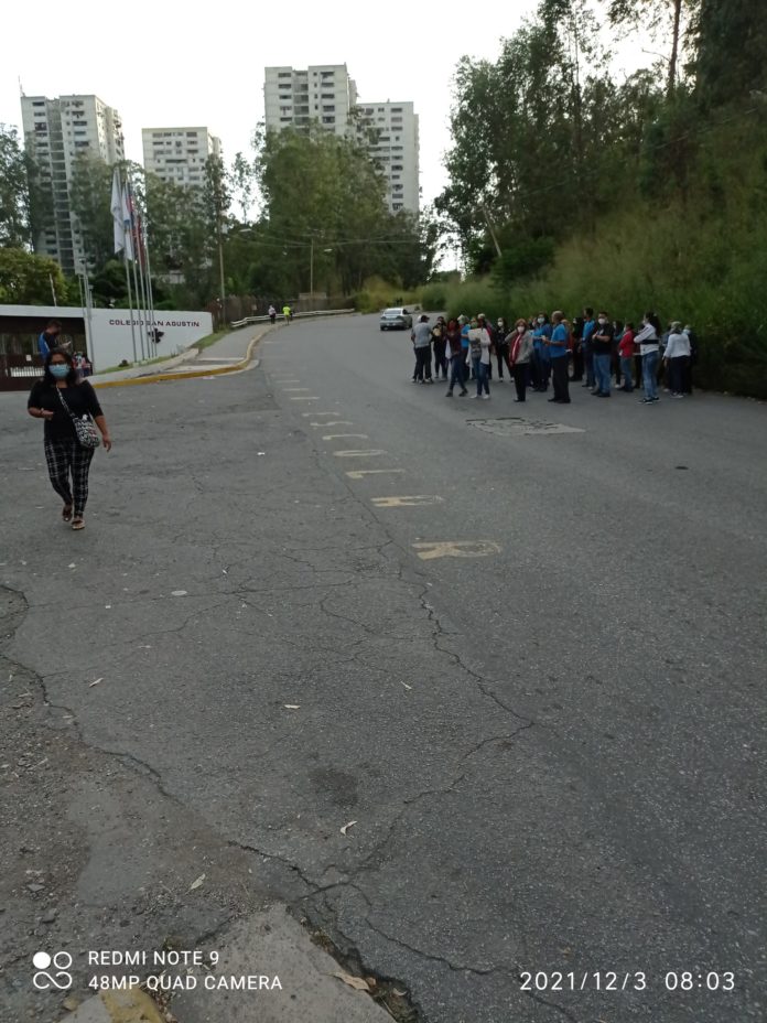 Docentes del Colegio San Agustín exigen ajuste salarial de 250%