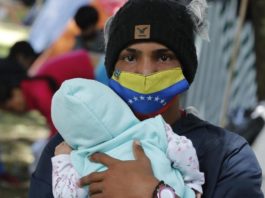 ¿Cómo hace una familia venezolana para nacionalizar un hijo nacido en el extranjero?