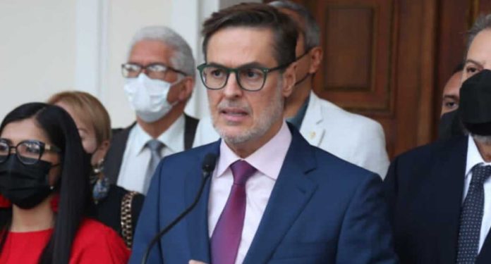 Embajador Félix Plasencia desde Bogotá: 